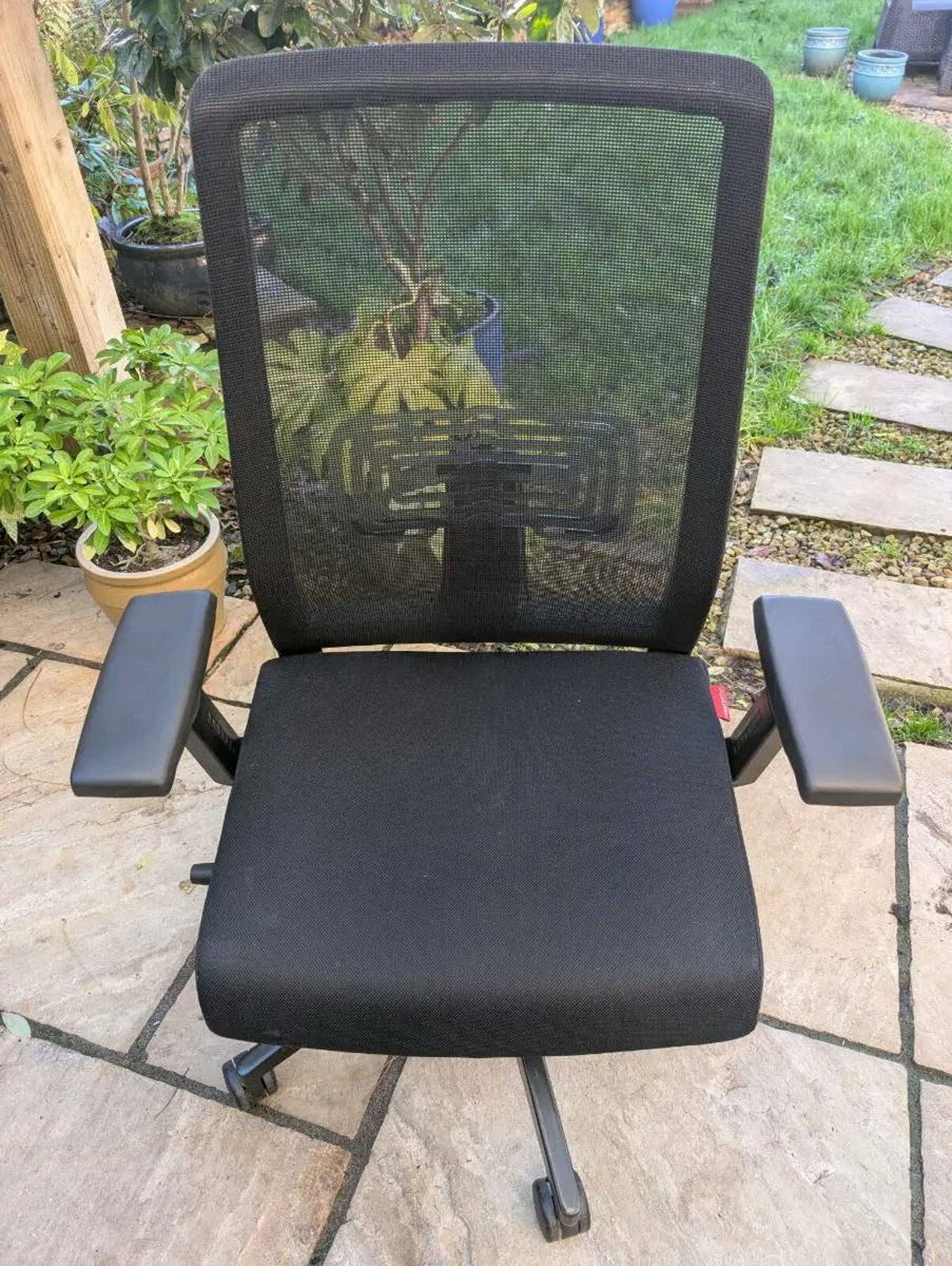 Ergonomic office chair - Image 2