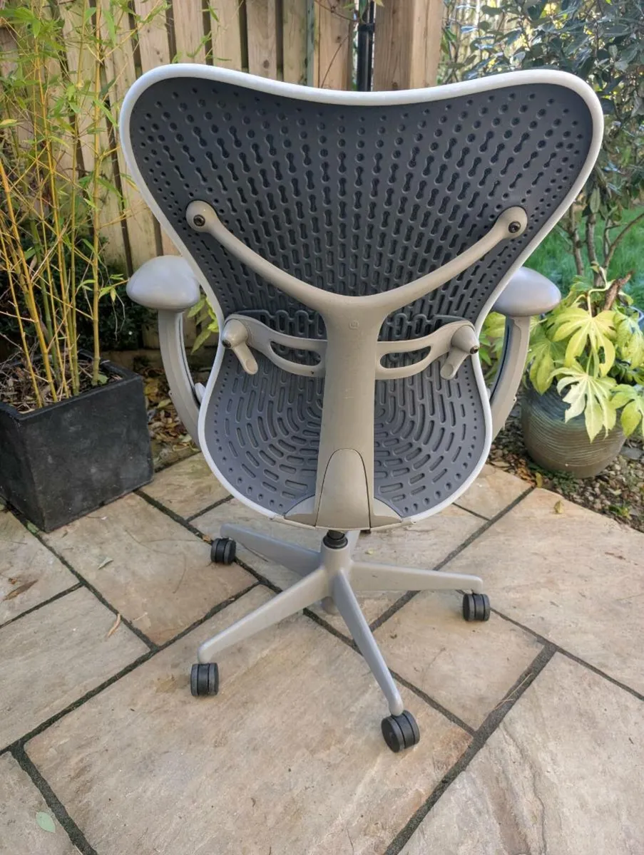 Ergonomic office chair - Image 2