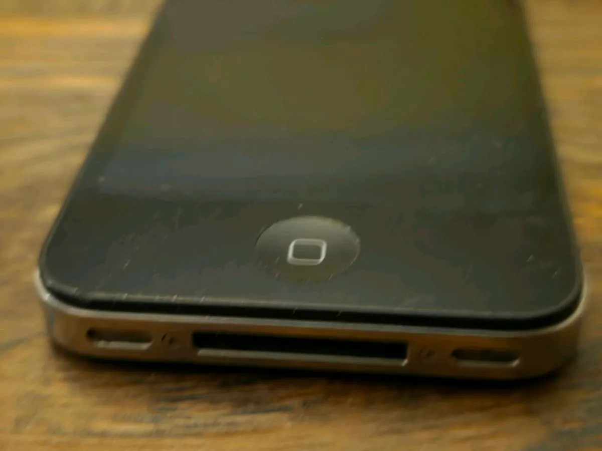 APPLE IPHONE, 41/2"Long Nearly New With Flash ! - Image 3