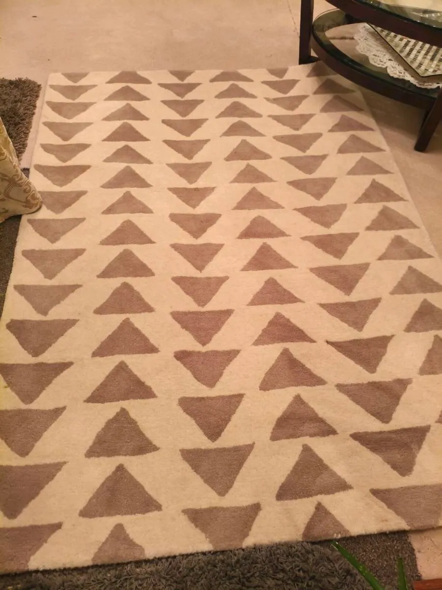 Beautiful 💯 wool rug. - Image 2