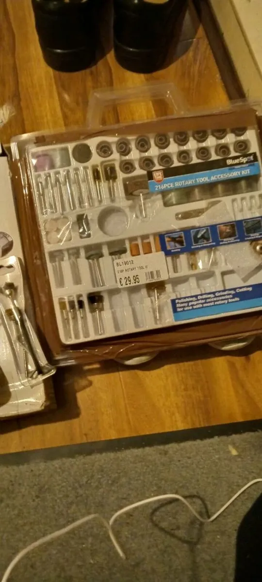 Dremel 8220 rotary hobbyist set complete with acce - Image 3