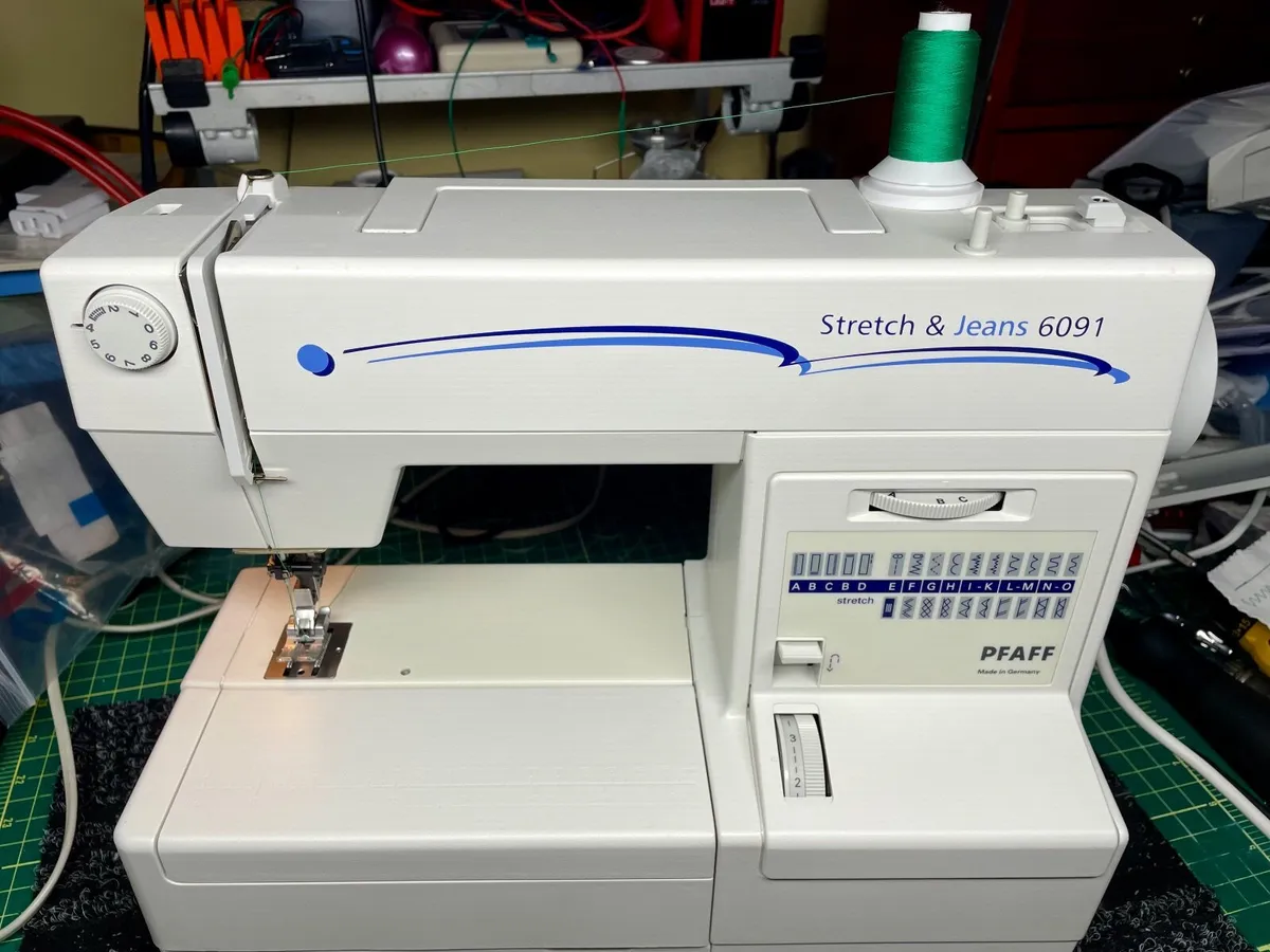 PFAFF Stretch & Jeans 6091 Sewing Machine - Servic - Image 1