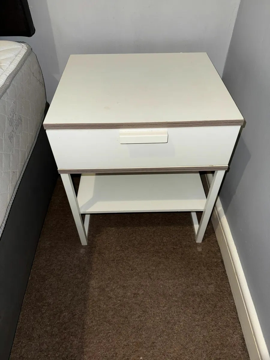 2 white bedside lockers - Image 1