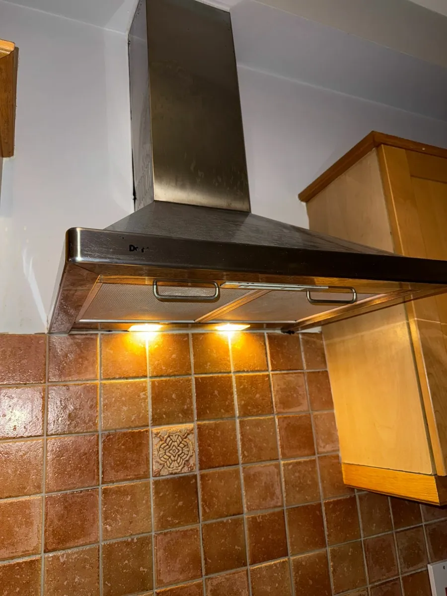Extractor for hob - Image 1