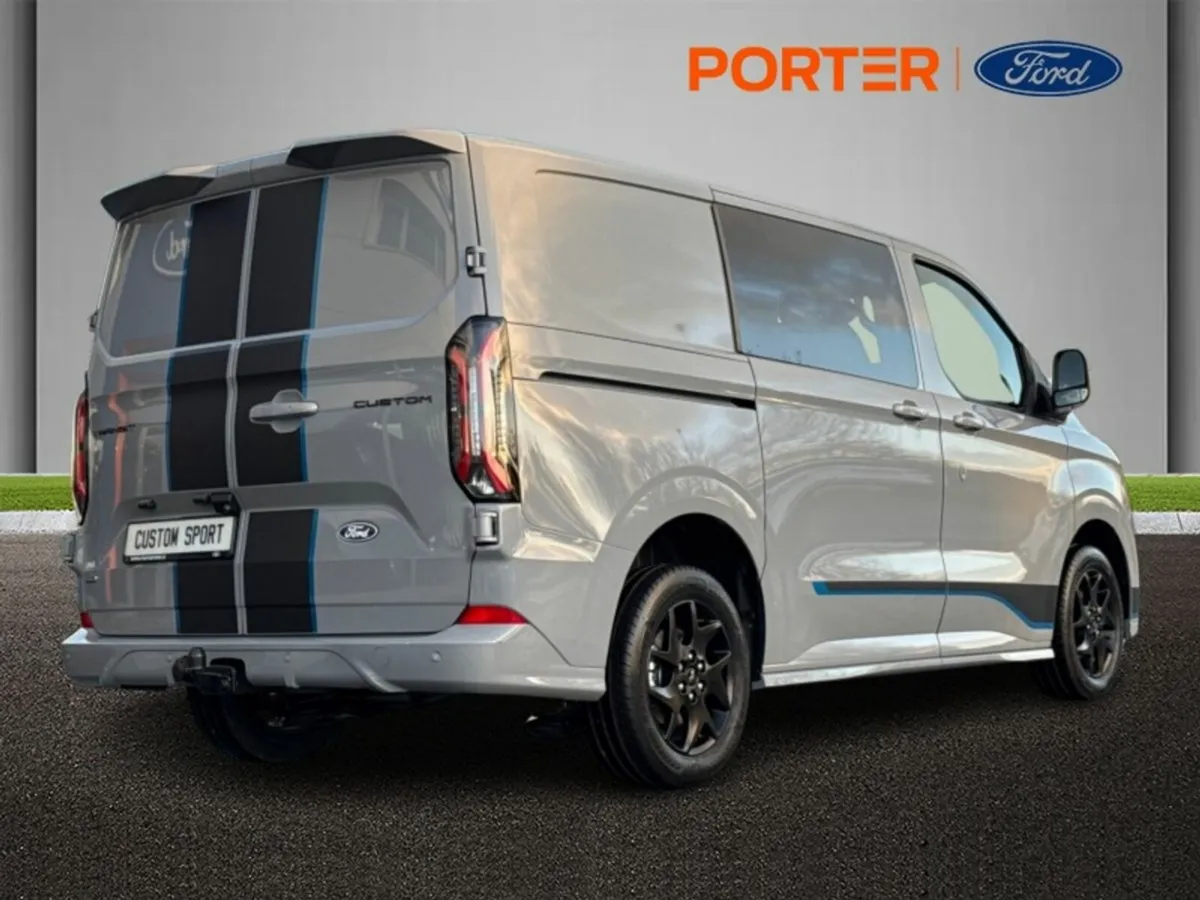 Ford Transit Custom SPORT PHEV CREW CAB - Image 4