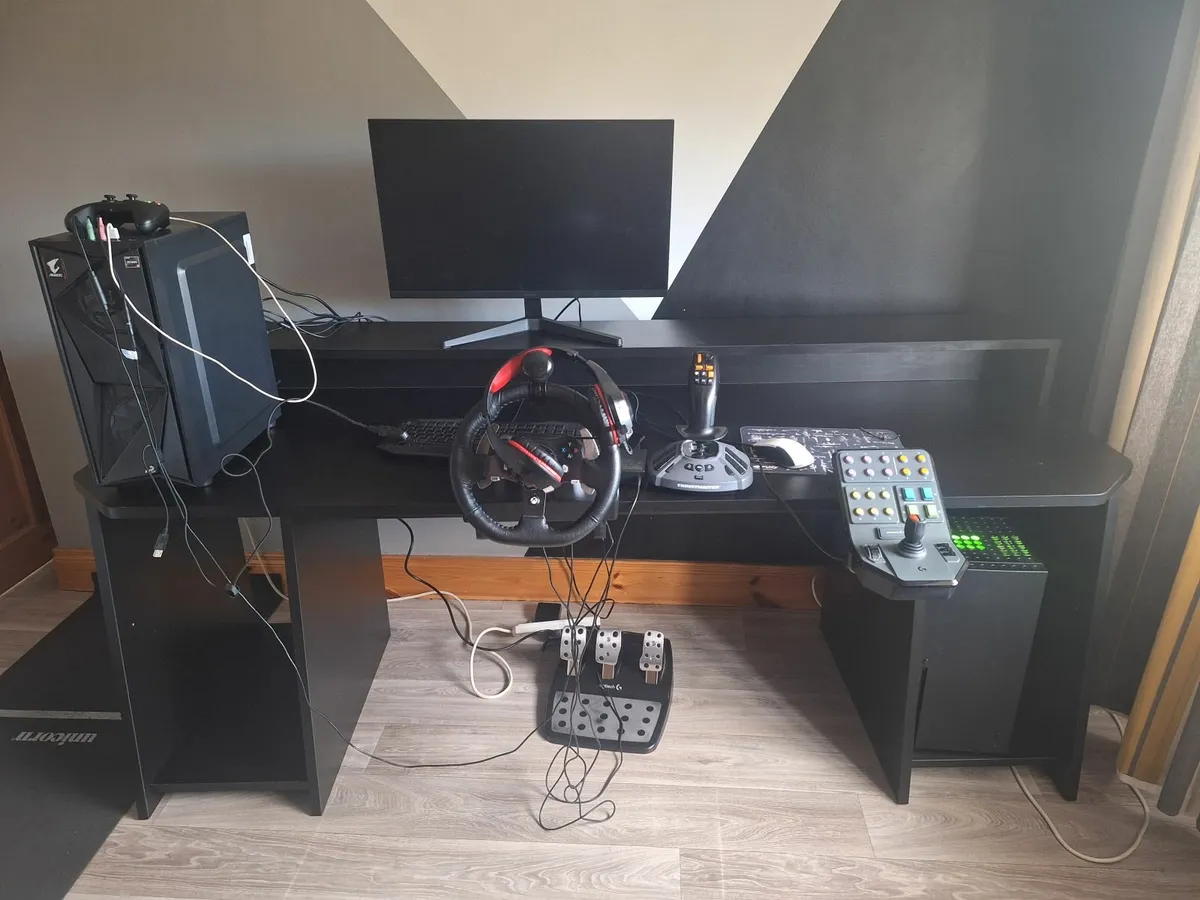 Large gaming desk - Image 3