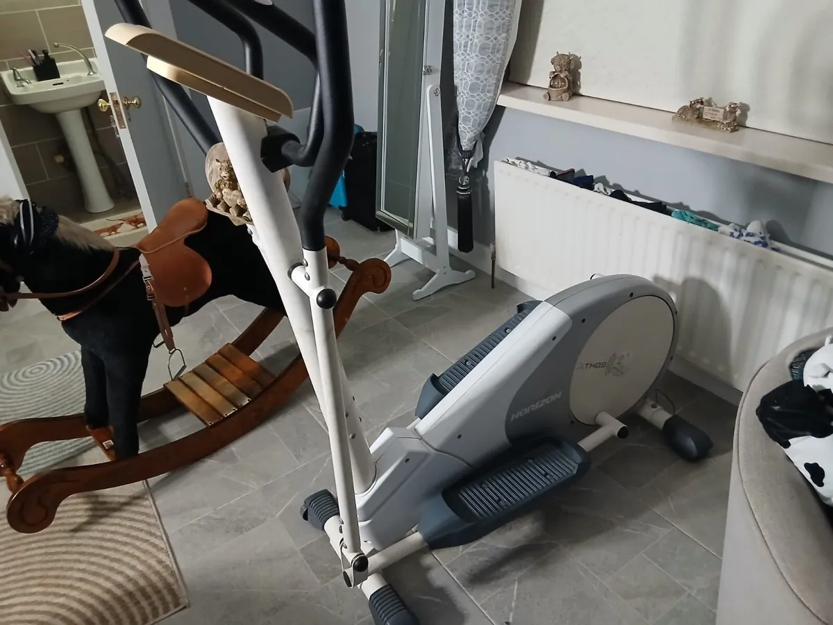 Cross trainer - Image 1