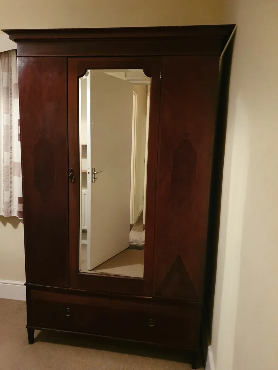 Bedroom furniture - Image 1