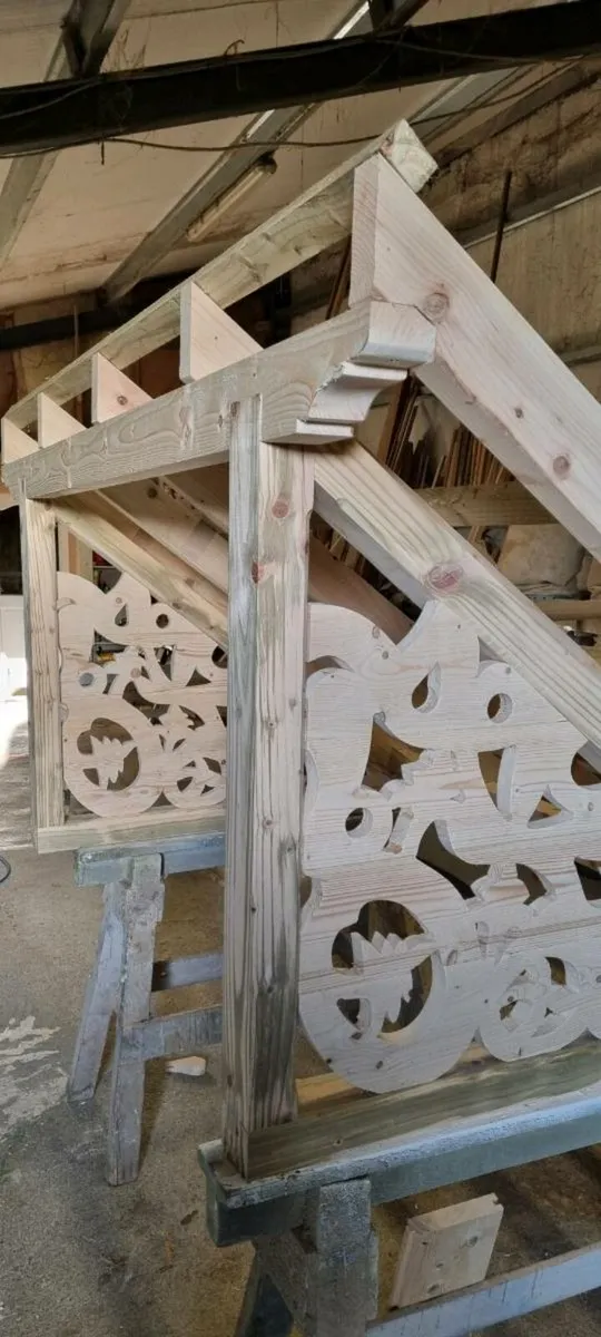 Roof canopy over the door - Image 4