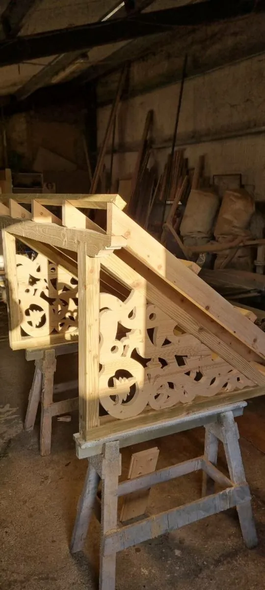 Roof canopy over the door - Image 2