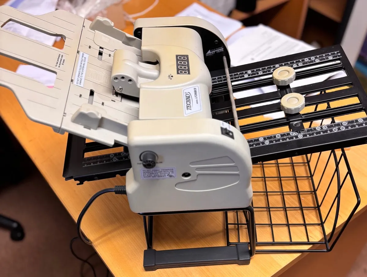 Paper folding machine - Image 1