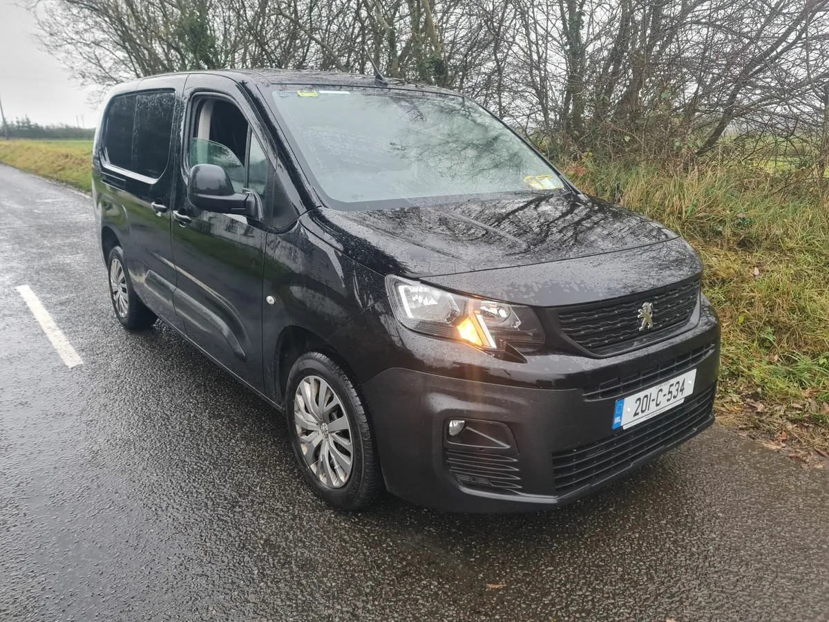 BLACK LWB HIGH SPEC 2020 PARTNER 3 SEATER - Image 4