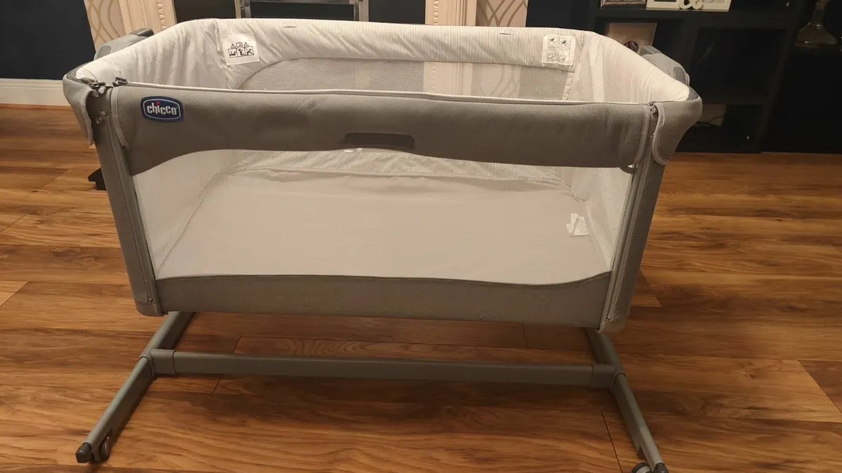 Next to me crib and Mattress - Image 1