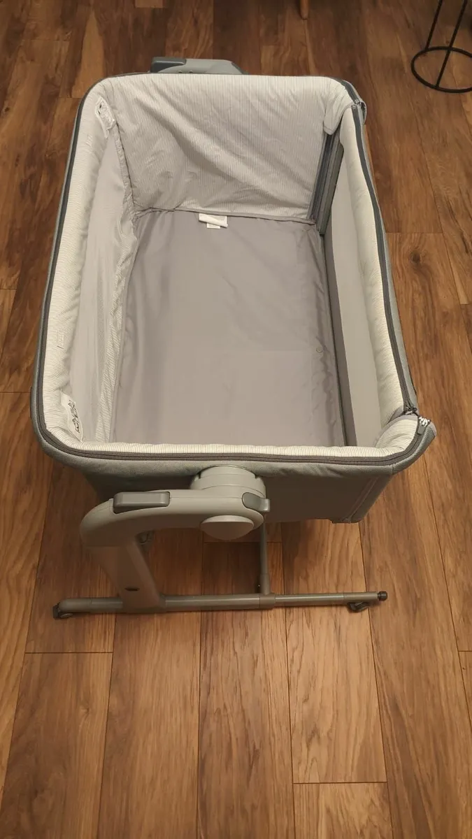 Next to me crib and Mattress - Image 2