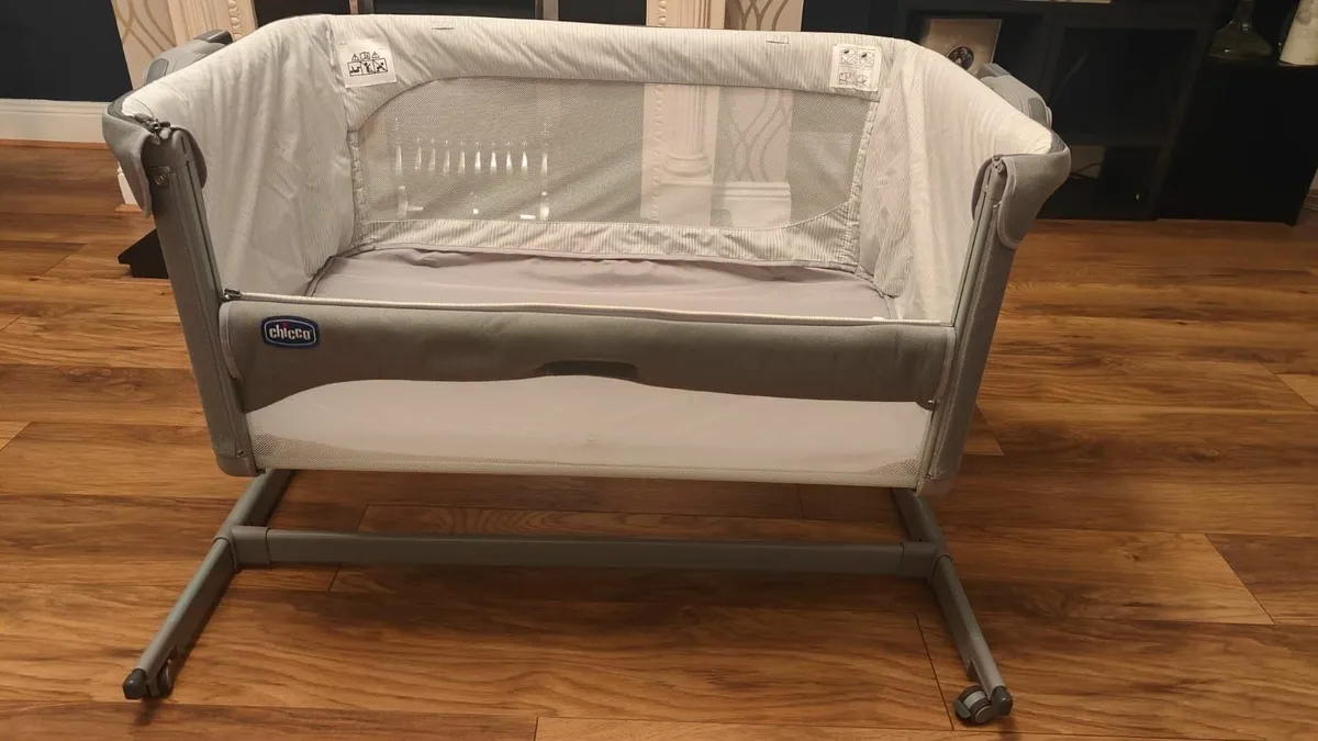 Next to me crib and Mattress - Image 4