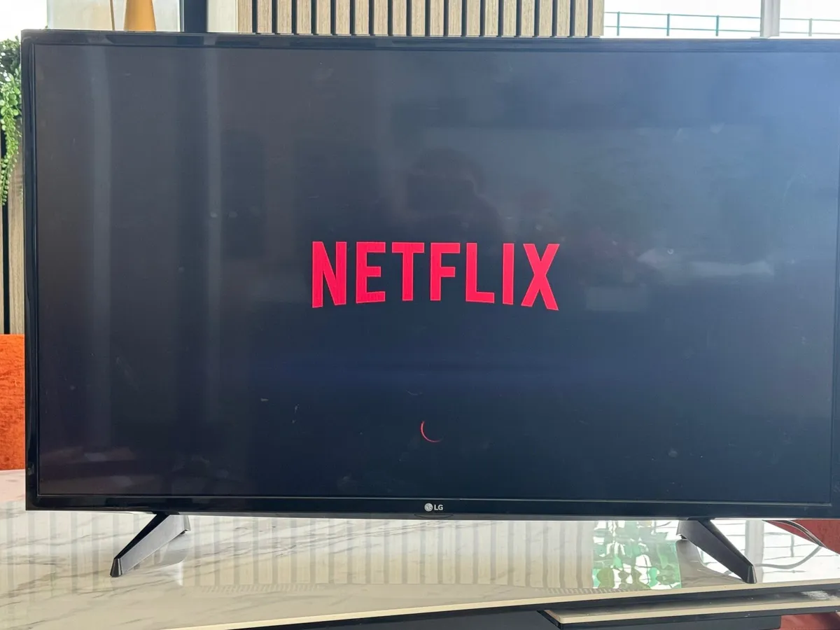 LG Smart TV - Image 1