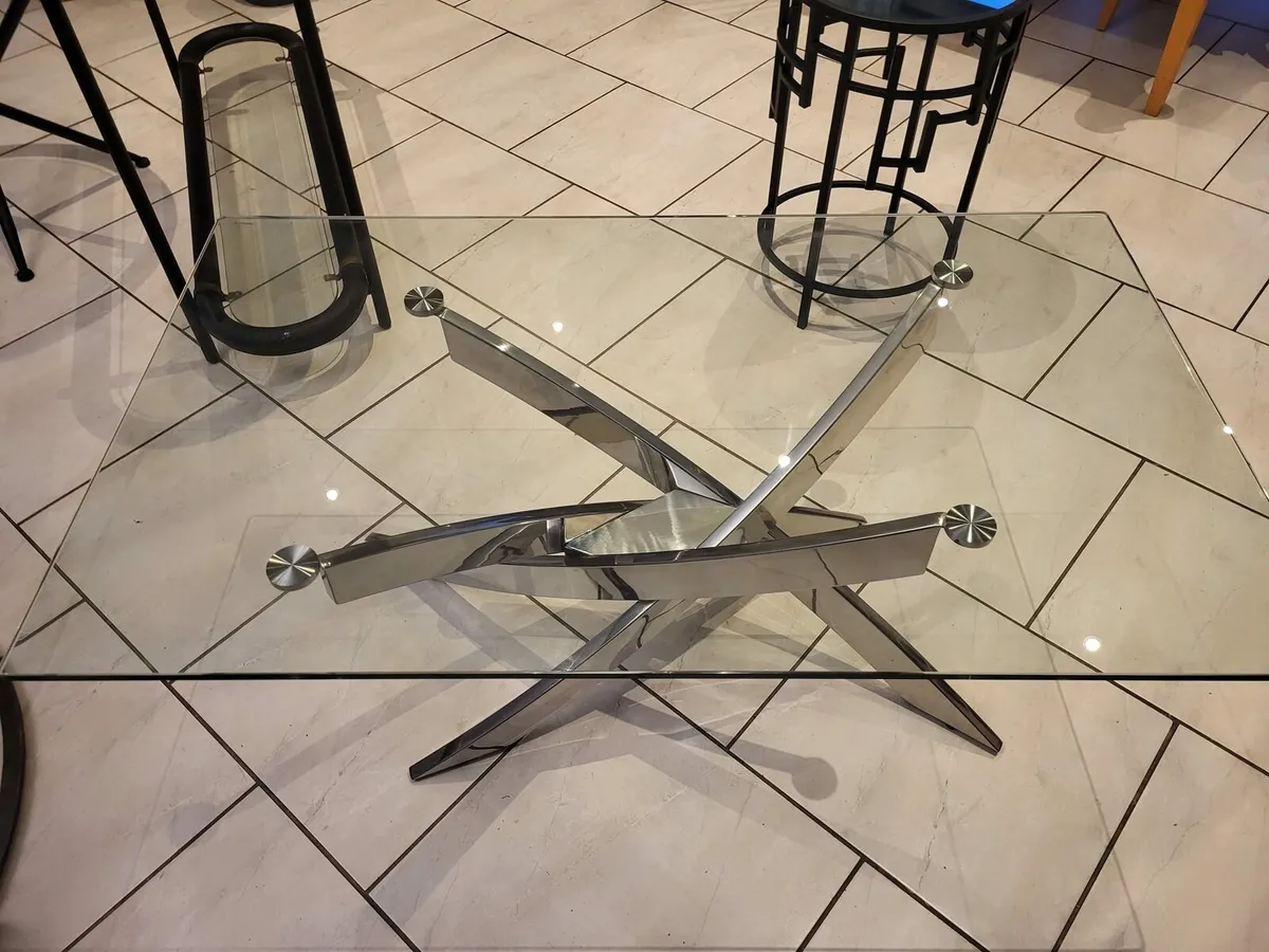 Large glass coffee table with chrome legs - Image 1