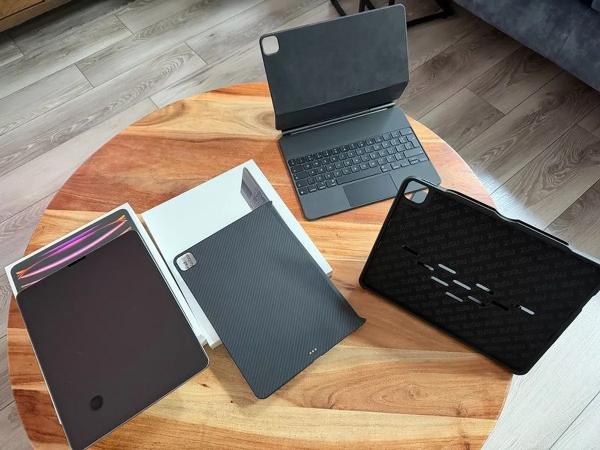 iPad Pro 12.9 M2 November 2022 bundle + AppleCare until 05/02/26 - Image 1