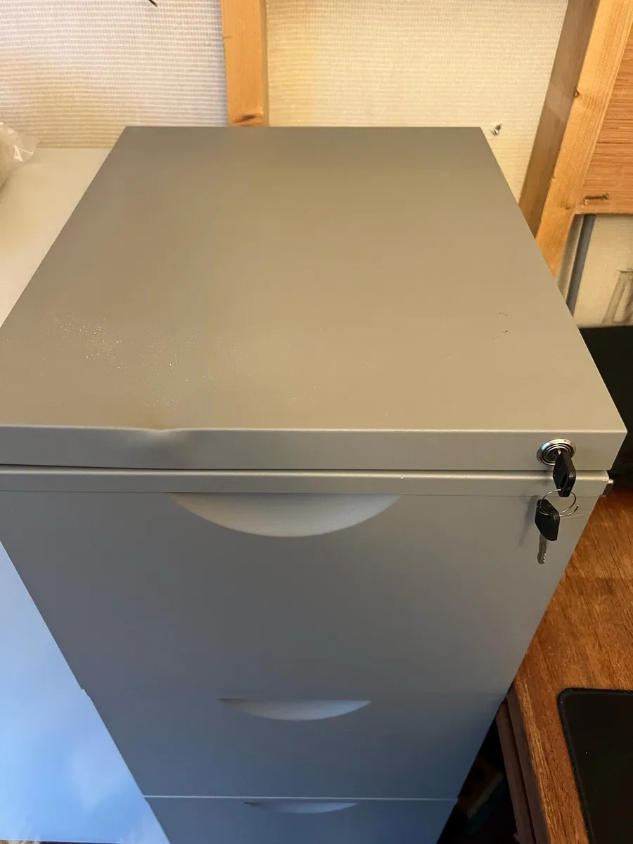 Filing cabinet free to take away - Image 2