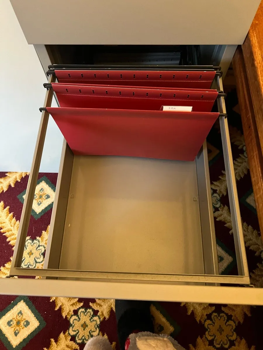 Filing cabinet free to take away - Image 4