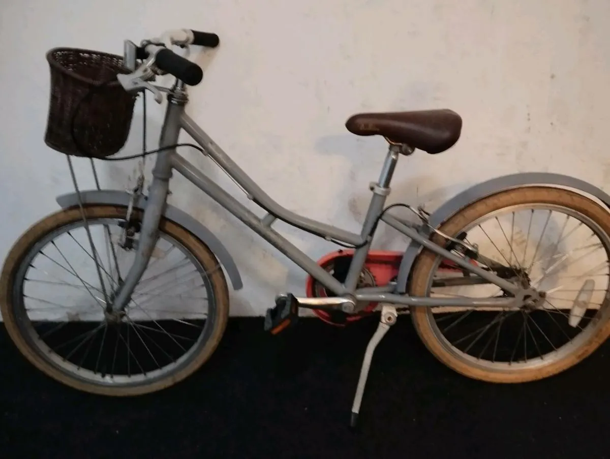 Girls 20inch bike - Image 2