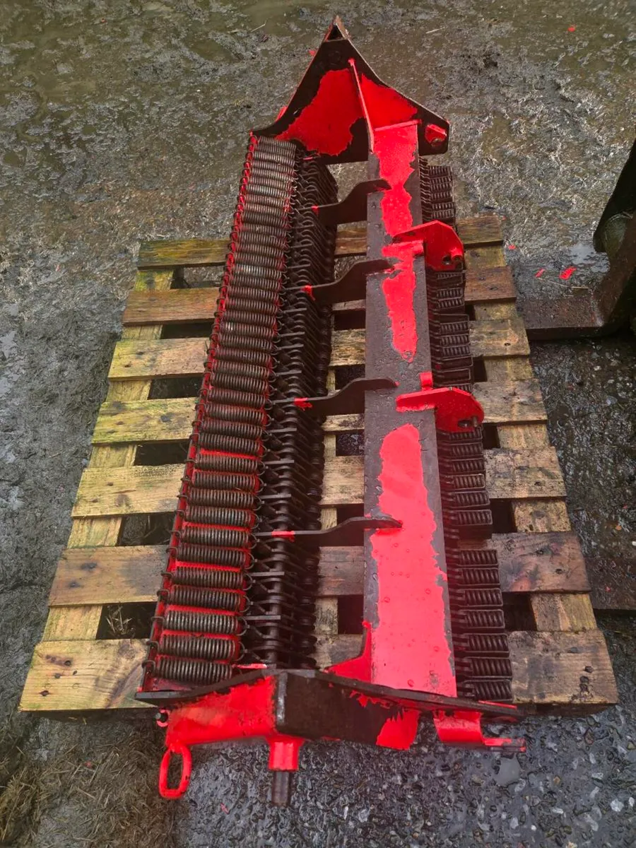 Pottinger knife bank - Image 1