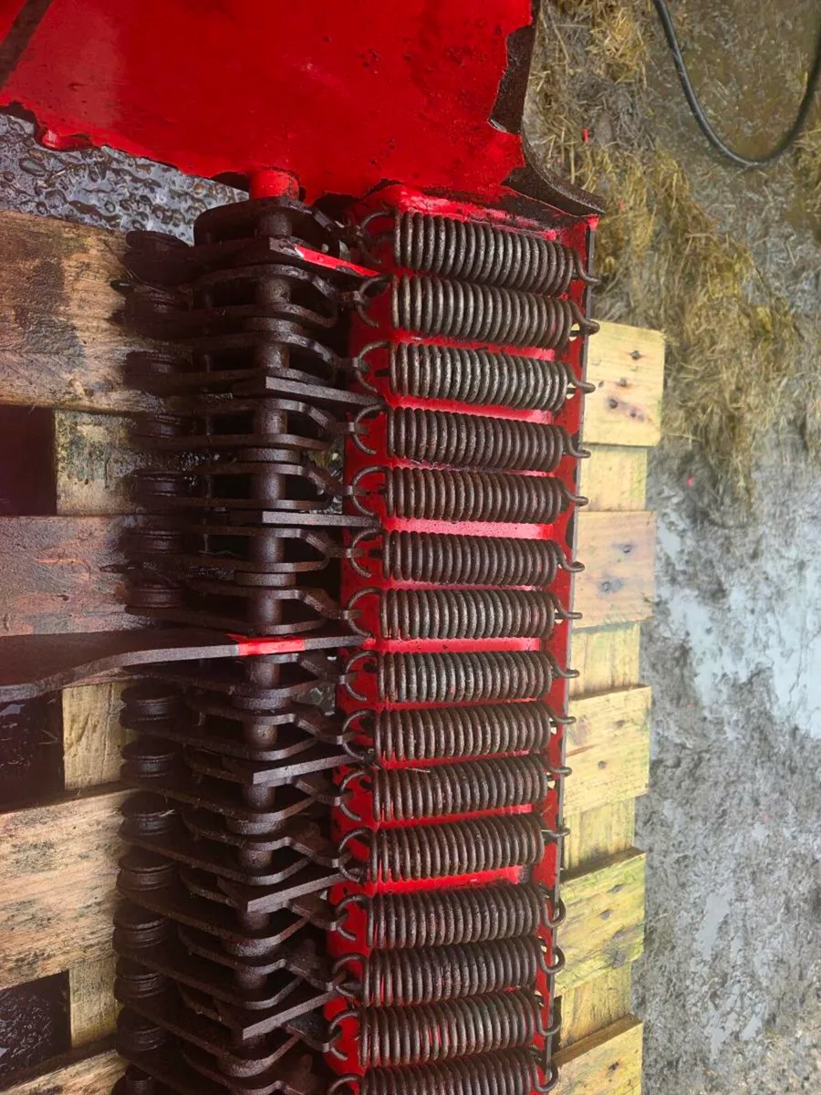 Pottinger knife bank - Image 4