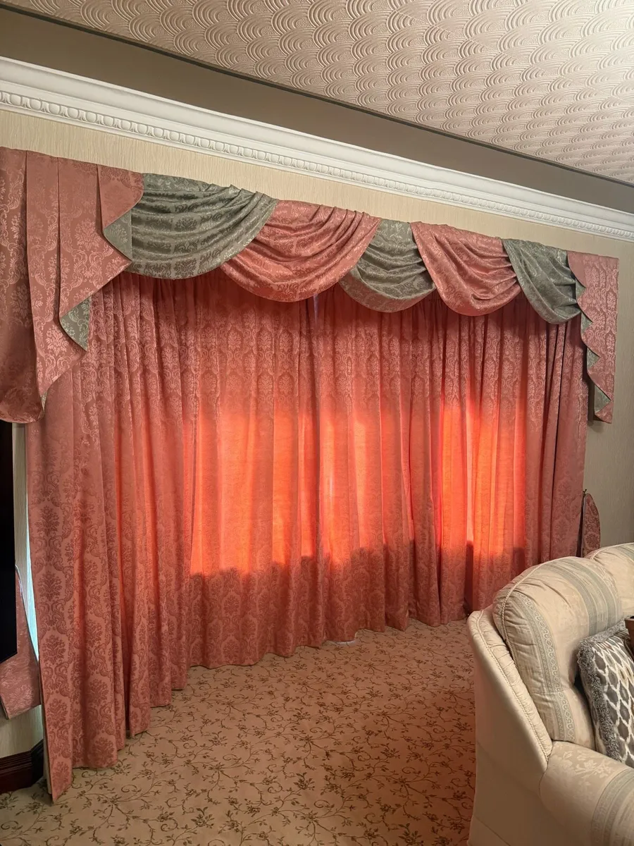 Curtains - Image 2