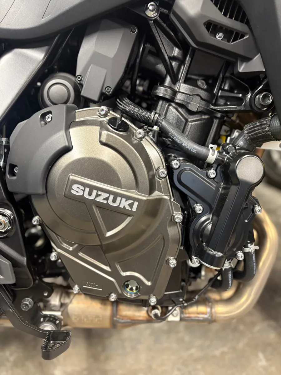 BRAND NEW 2026 SUZUKI DL800RE. - Image 4