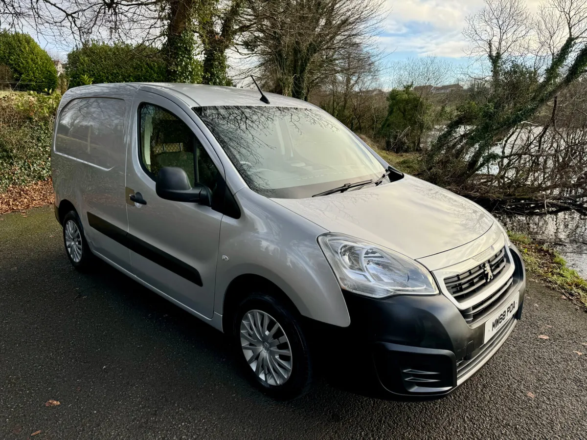 2019 Peugeot Partner Professional (VRT€250) - Image 1