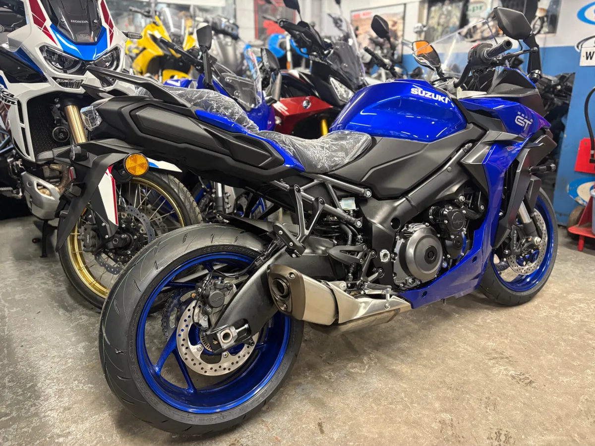 2026 SUZUKI GSX-S GT1000. - Image 3