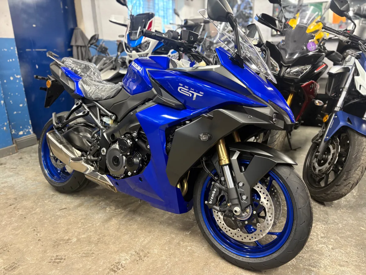 2026 SUZUKI GSX-S GT1000. - Image 2