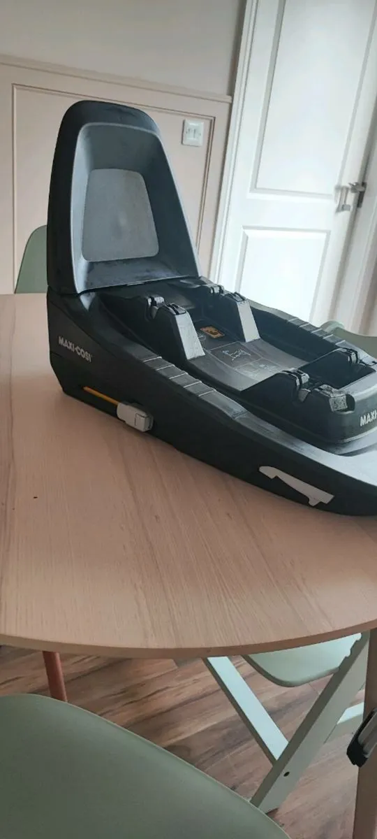 Maxi-Cosi FamilyFix3 Isofix Base 0-18kg - Image 2