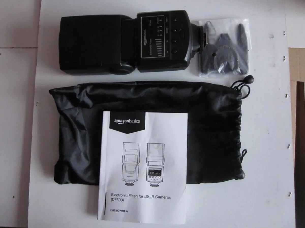 Electronic Flash for DSLR Cameras,Carrying bag - Image 1