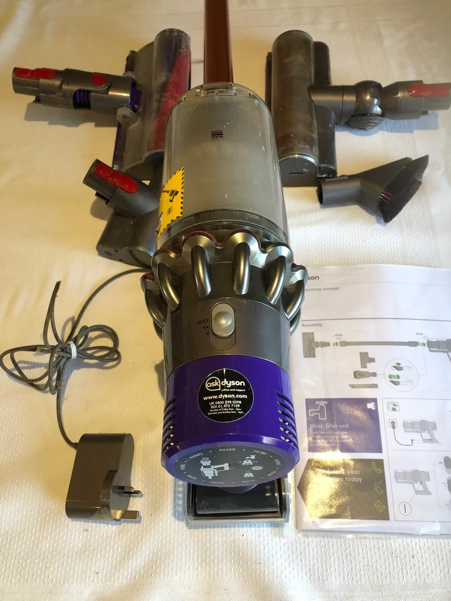 Dyson V10 cordless vacuum cleaner - Image 2