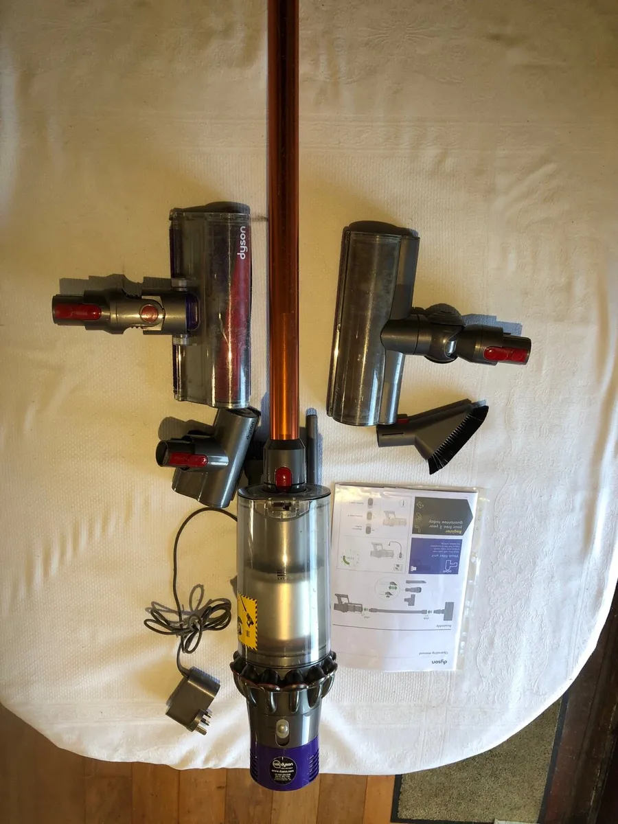 Dyson V10 cordless vacuum cleaner - Image 3