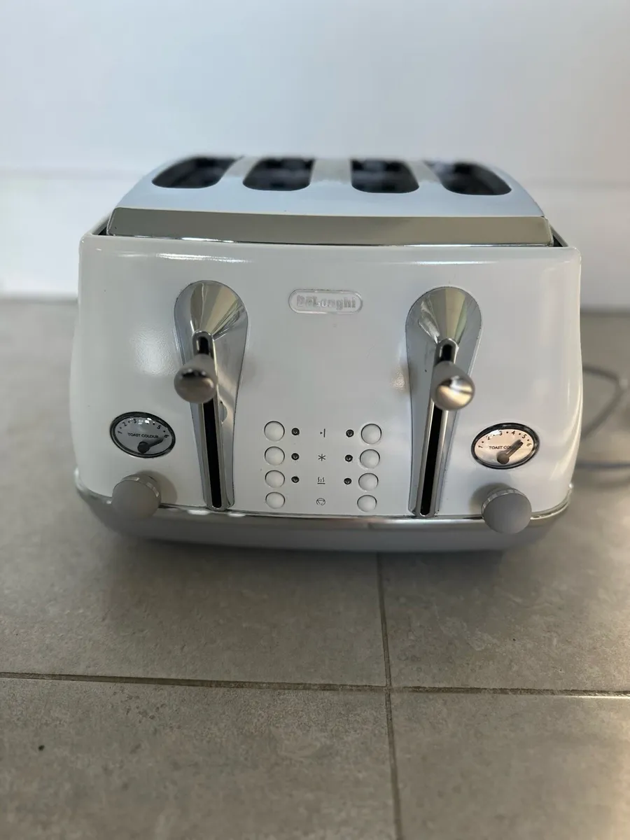 Delonghi toaster
