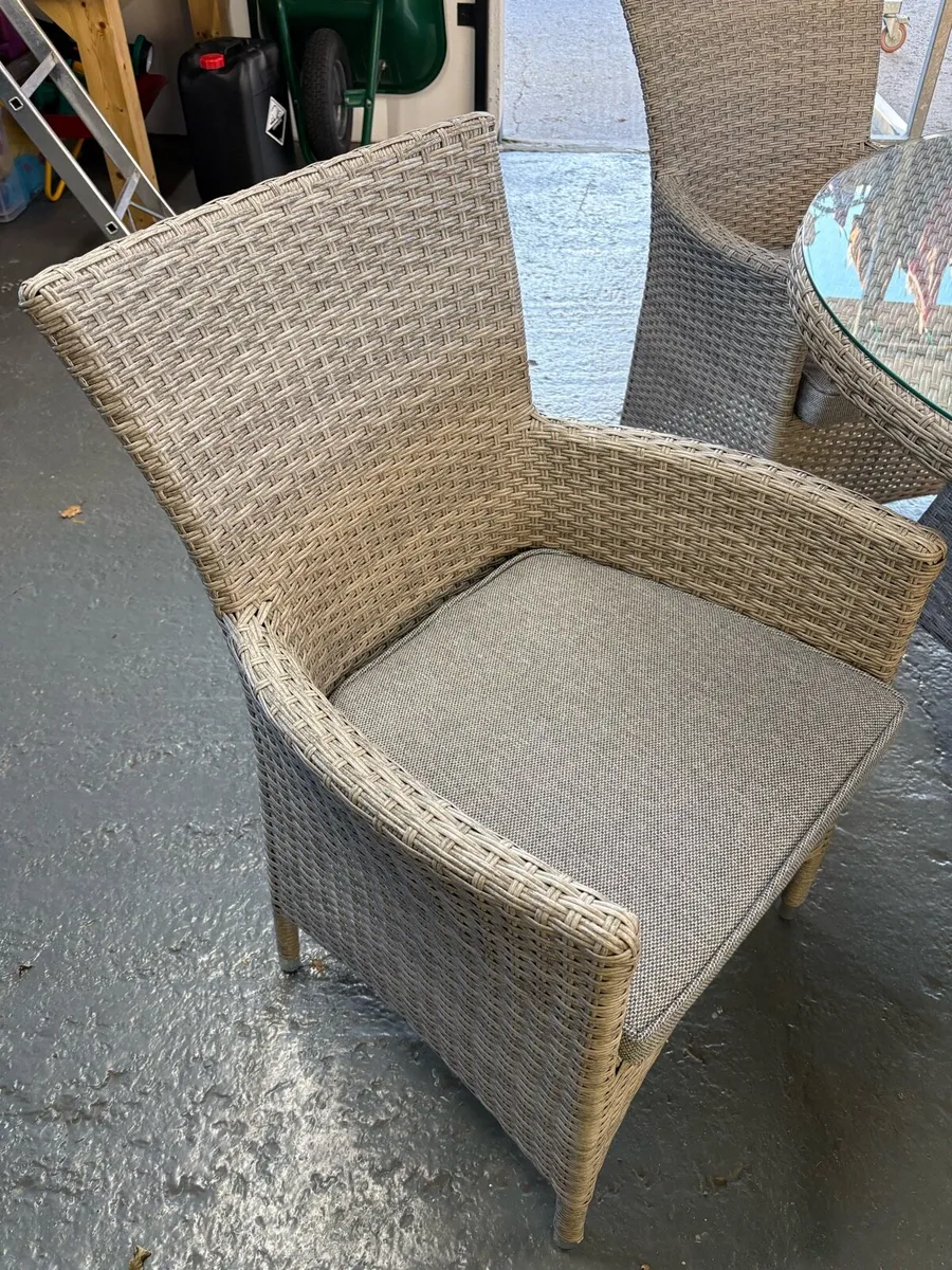 Ratten Table & Chairs - Image 2