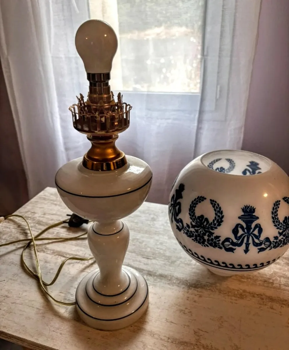 Beautiful vintage glass lamp - Image 2