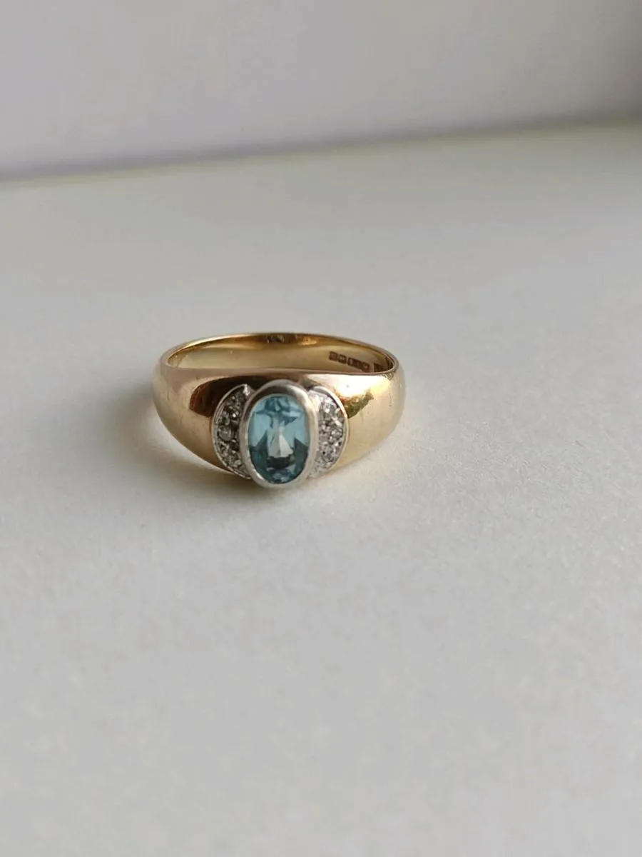 Vintage 9CT yellow Gold Diamond  topaz ring - Image 1