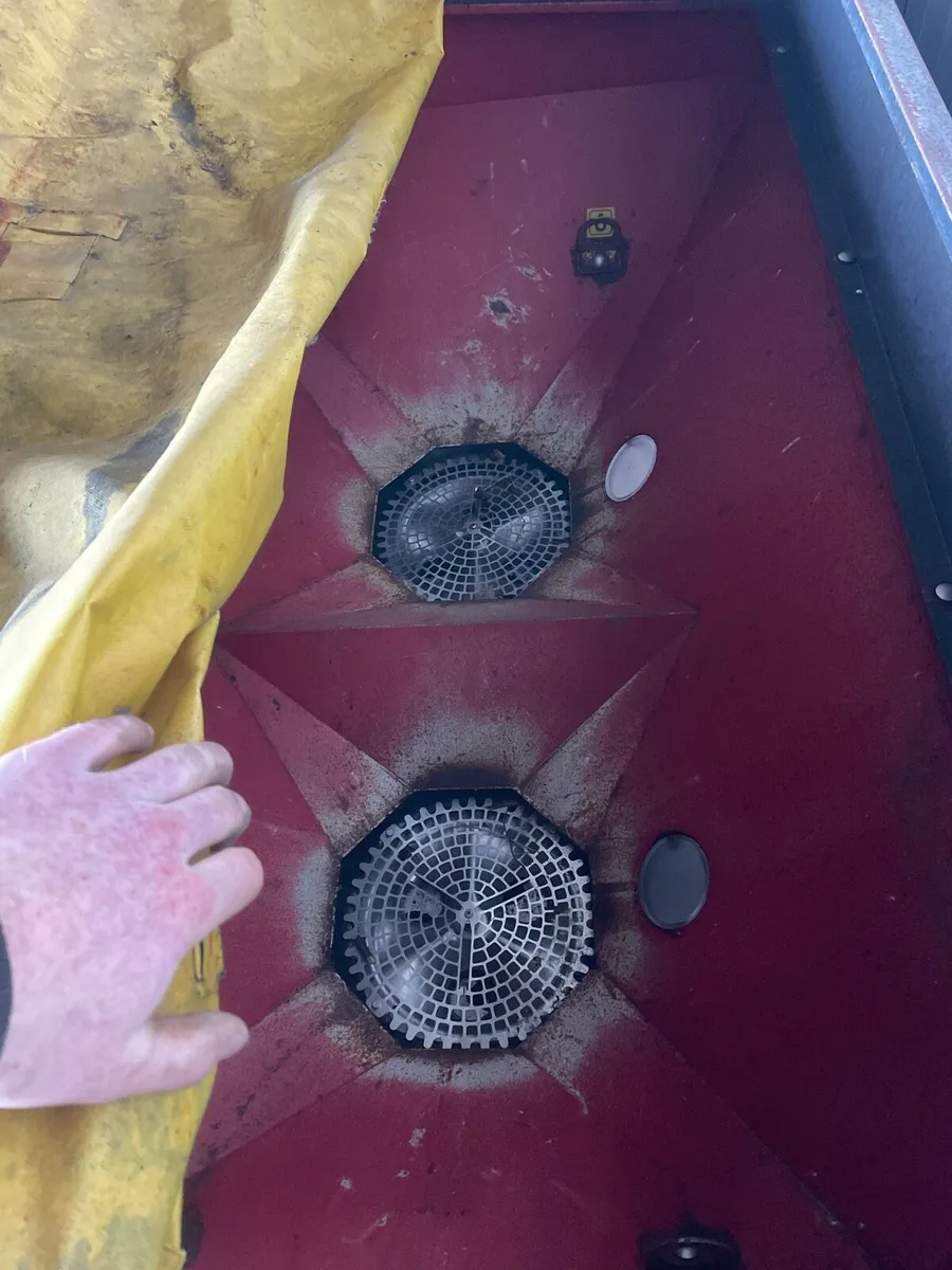 1.5 fertiliser spreader - Image 2
