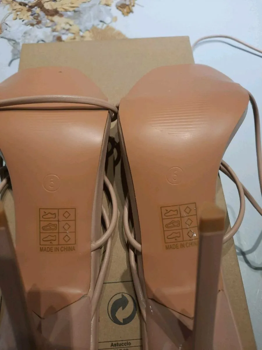 Beige sandals - Image 2