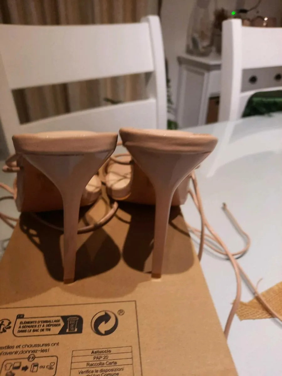 Beige sandals - Image 3