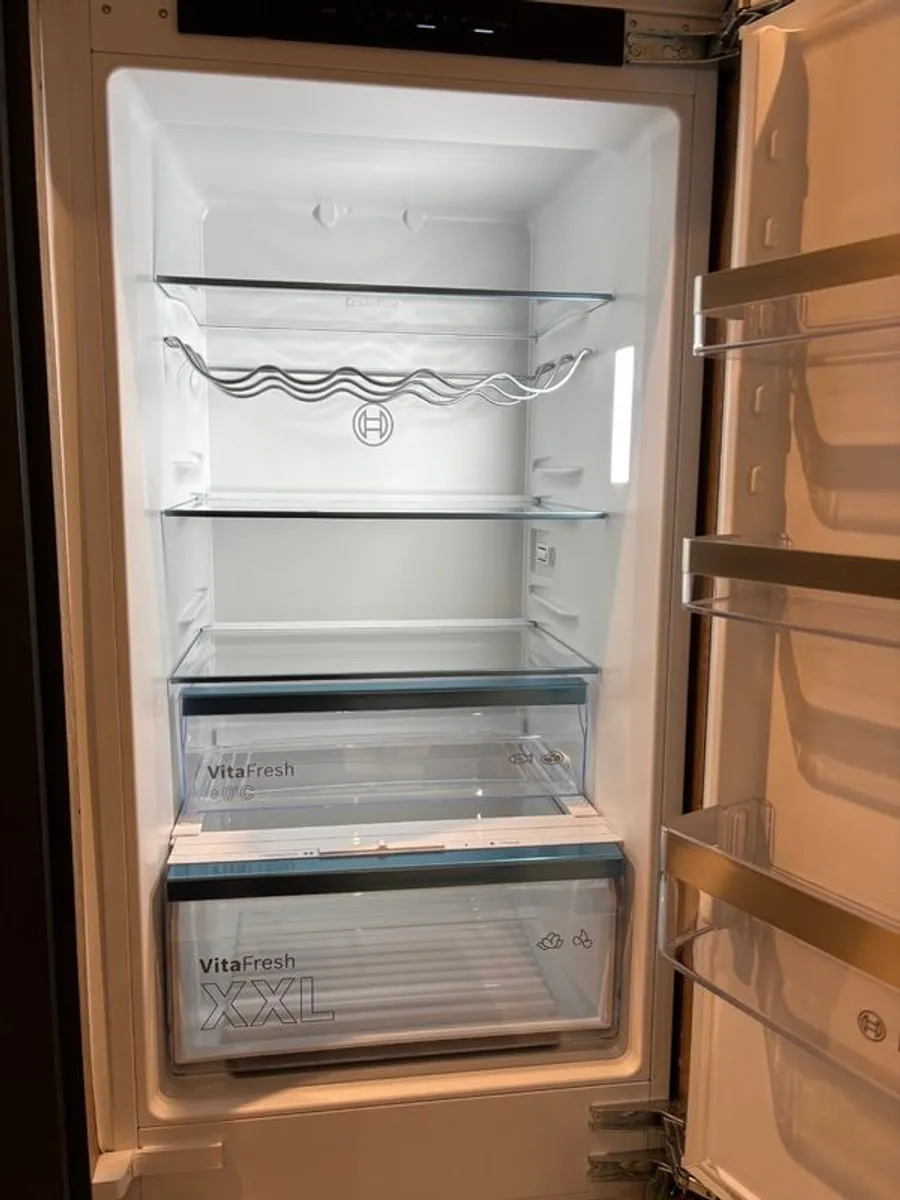 BOSCH integrated fridge freezer - Image 4