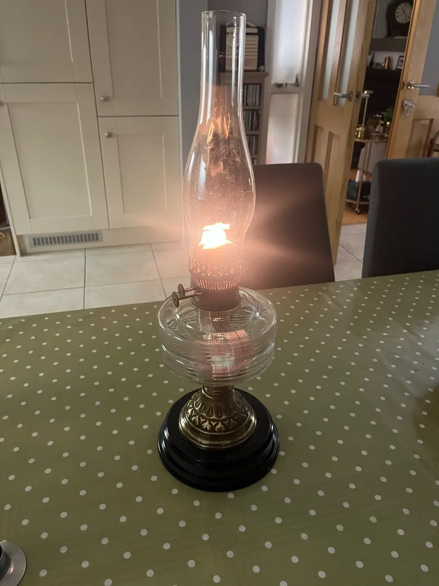 Antique Oil Lamp - Image 3
