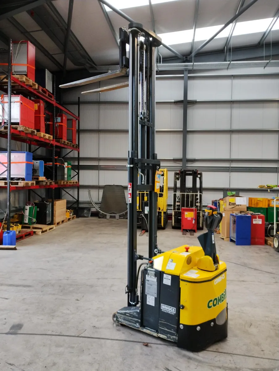 [01] 2023 Combilift CS1250 Pedestrian Stacker - Image 2