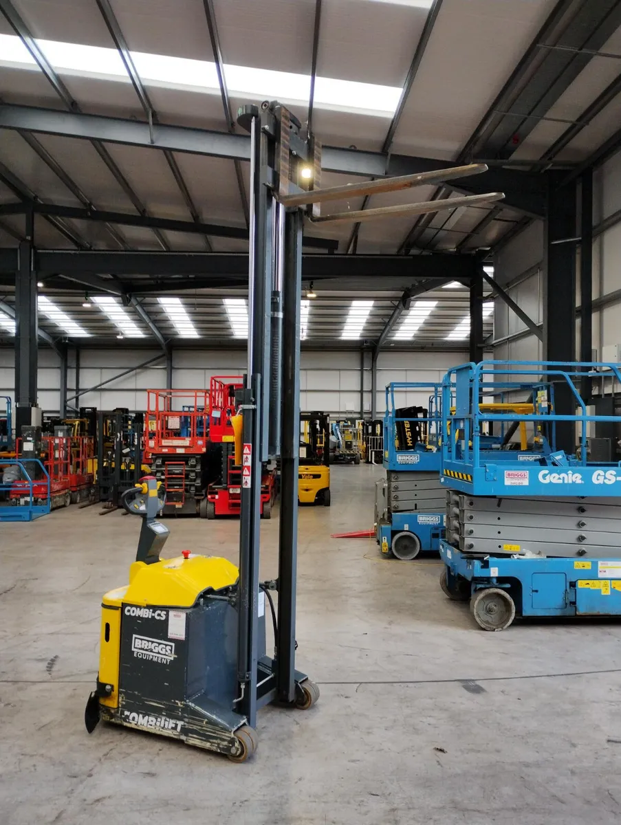 [01] 2023 Combilift CS1250 Pedestrian Stacker - Image 3