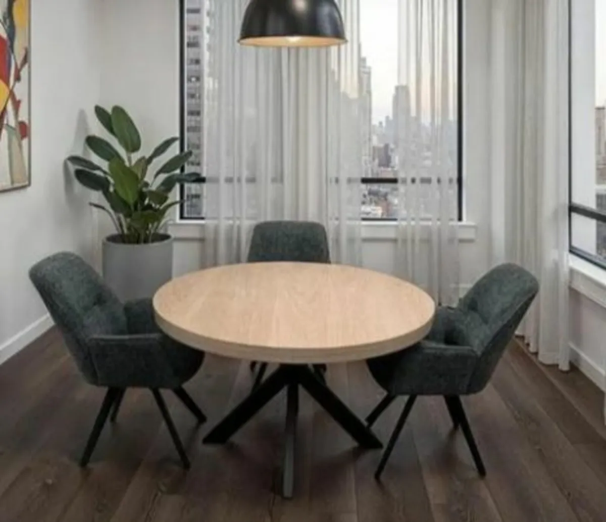 Manor Oak Round Dining Table.Free home delivery 🚚