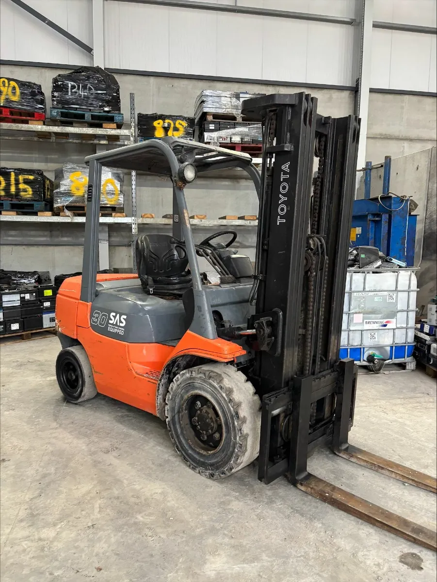 Toyota 3T Forklift - Image 1