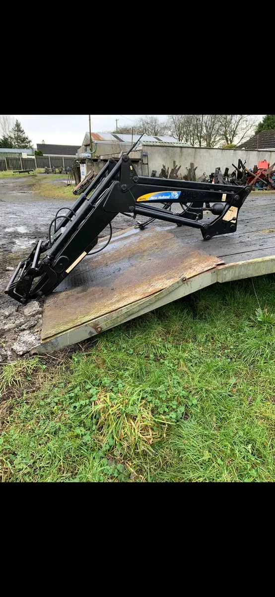 Loaders and brackets - Image 3